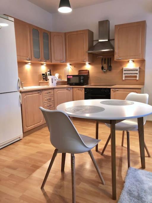 Modern & Cozy Apartment Near Hockey & Football Arena Братислава Екстер'єр фото